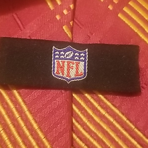 Washington Redskins NFL Mens Tie 62 in long - Picture 3 of 4